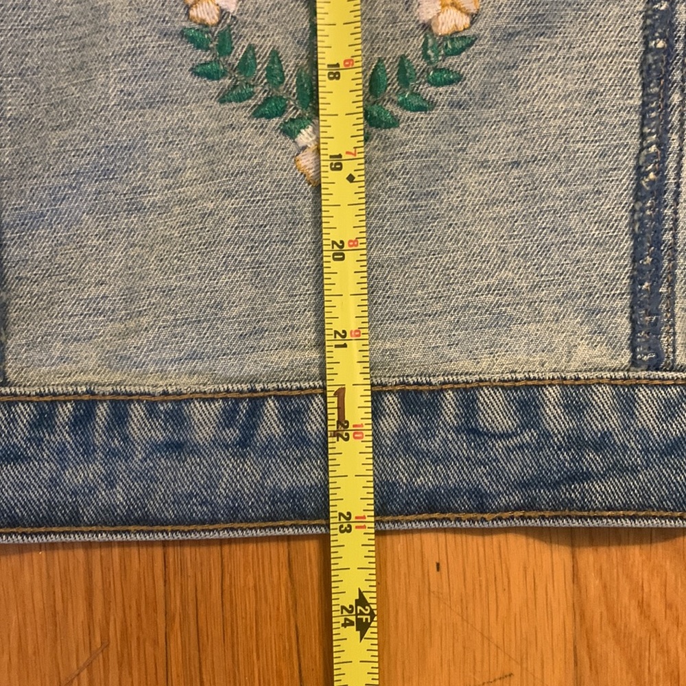 EMBROIDERED DENIM JACKET WITH TIGER BEES ROSES - Picture 8 of 14